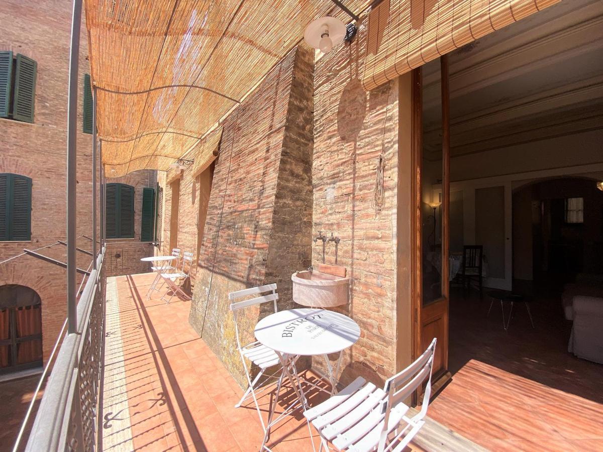 La Fonte-With Balcony Close By Piazza Del Campo Сиена Екстериор снимка