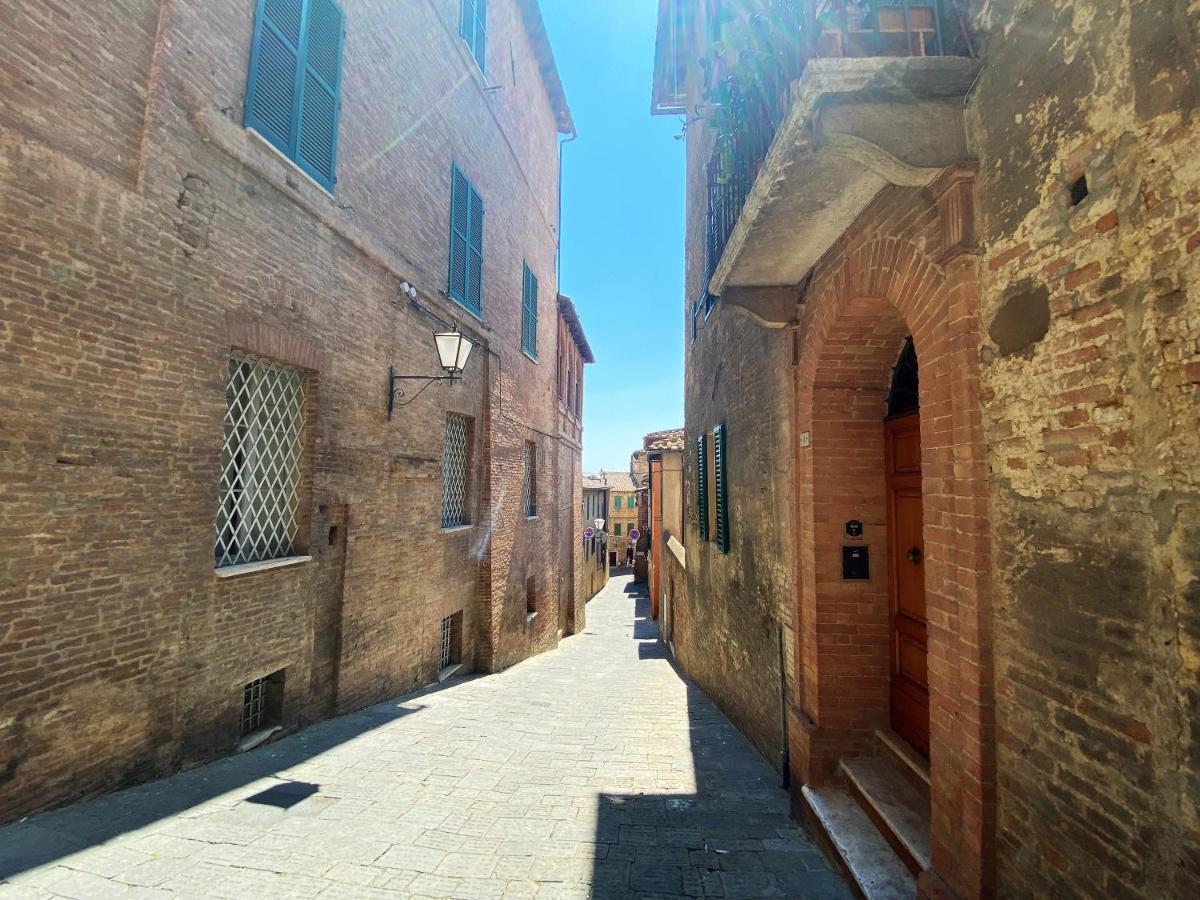 La Fonte-With Balcony Close By Piazza Del Campo Сиена Екстериор снимка